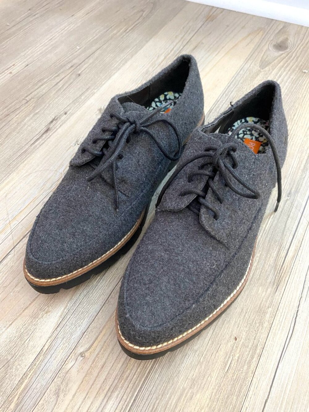 Rocket Dog Charcoal Grey Felt Tie Oxfords - Size 7